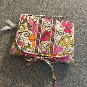 Vera Bradley Folding Makeup Bag // travel organizer // beauty case